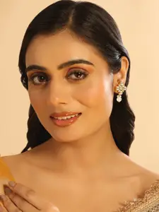 Yinara Contemporary Studs Earrings