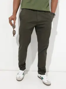 The Roadster Lifestyle Co. Men Solid Regular Fit Trousers