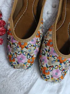 Anouk Women Embellished Ethnic Mojaris with Embroidered Flats