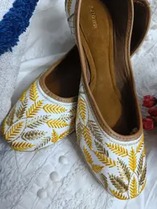 Anouk Women Embellished Ethnic Mojaris with Embroidered Flats