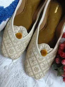 Anouk Women Embellished Ethnic Mojaris with Embroidered Flats