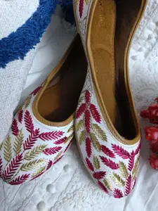 Anouk Women Embellished Ethnic Mojaris with Embroidered Flats