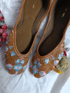 Anouk Women Embellished Ethnic Mojaris with Embroidered Flats