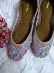 Anouk Women Embellished Ethnic Mojaris with Embroidered Flats