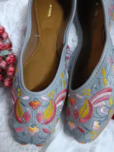 Anouk Women Embellished Ethnic Mojaris with Embroidered Flats