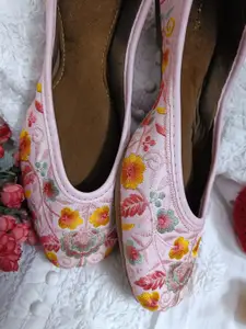 Anouk Women Embellished Ethnic Mojaris with Embroidered Flats