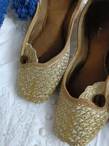 Anouk Women Embellished Ethnic Mojaris with Embroidered Flats