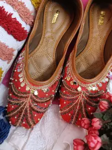 Anouk Women Embellished Ethnic Mojaris Flats