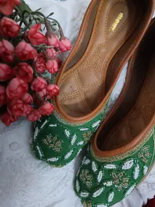 Anouk Women Embellished Ethnic Mojaris Flats