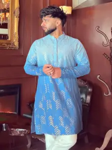 KISAH Geometric Embroidered Straight Kurta