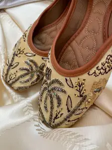 Anouk Women Embellished Ethnic Mojaris Flats