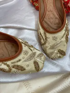Anouk Women Embellished Ethnic Mojaris Flats