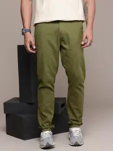 The Roadster Lifestyle Co.Men Relaxed Pure Cotton Chinos Trousers
