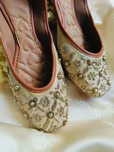 Anouk Women Embellished Ethnic Mojaris Flats