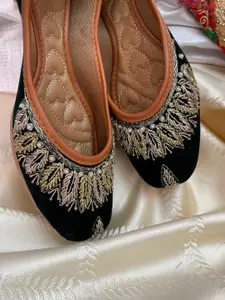 Anouk Women Embellished Ethnic Mojaris Flats