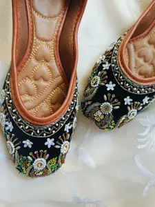 Anouk Women Embellished Ethnic Mojaris Flats