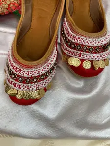 Anouk Women Embellished Ethnic Mojaris Flats