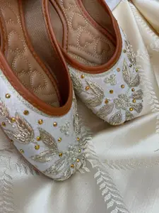 Anouk Women Embellished Ethnic Mojaris Flats