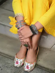 GLAM STORY Women Embellished Ethnic Mojaris with Bows Flats