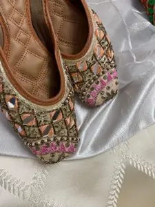 Anouk Women Embellished Ethnic Mojaris Flats