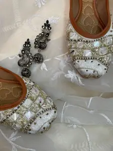 Anouk Women Embellished Ethnic Mojaris Flats