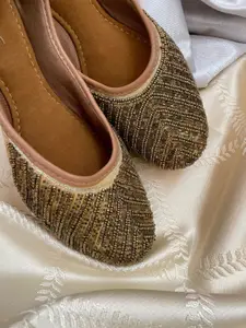 Anouk Women Embellished Ethnic Mojaris Flats