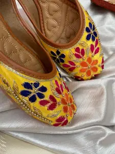 Anouk Women Embellished Ethnic Mojaris Flats