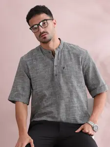 FILORI STUDIO Men Checked Kurta