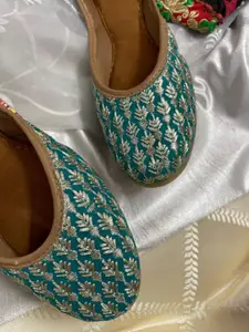 Anouk Women Embellished Ethnic Mojaris with Embroidered Flats