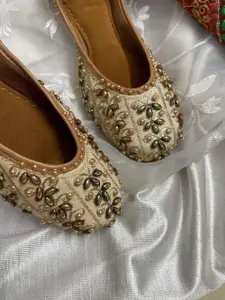 Anouk Women Embellished Ethnic Mojaris with Embroidered Flats