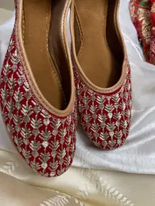 Anouk Women Embellished Ethnic Mojaris with Embroidered Flats