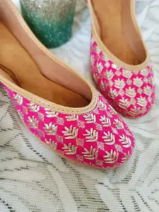 Anouk Women Embellished Ethnic Mojaris with Embroidered Flats