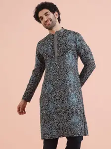 KISAH Men Bandhani Printed Flared Sleeves Gotta Patti Kurta