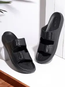 FLITE Men Textured Fashion with Buckles Flip Flops