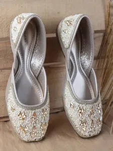 Anouk Women Embellished Ethnic Mojaris Flats