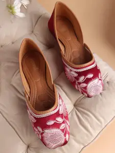 Anouk Women Embellished Ethnic Mojaris Flats