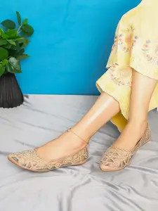 XE Looks Women Embellished Ethnic Mojaris Flats