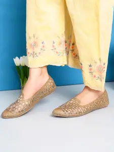 XE Looks Women Ethnic Fashion Flats