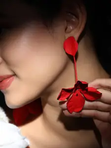 SOHI Floral Shaped Drop Earrings