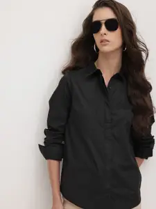 The Roadster Lifestyle Co.  Solid Slim Fit Casual Shirt