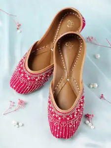 House of Pataudi Women Embellished Ethnic Mojaris Flats