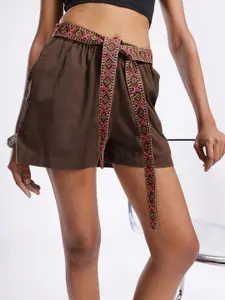 glitchez Women Solid Regular Shorts With Tie-Up Belt