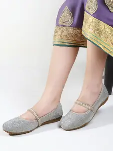 DressBerry Women Embellished Ethnic Mojaris Flats