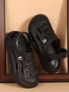 The Roadster Lifestyle Co. Men Self Design Clogs