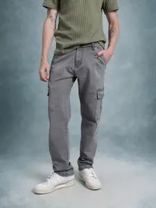 The Roadster Lifestyle Co. Men Relaxed Fit Mid-Rise Stretchable Cargo Jeans