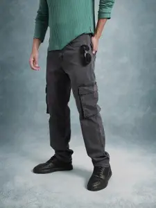 The Roadster Lifestyle Co. Men Relaxed Fit Mid-Rise Stretchable Cargo Jeans