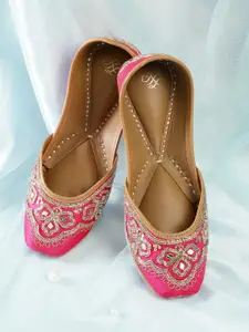 House of Pataudi Women Woven Design Ethnic Embellished Mojaris