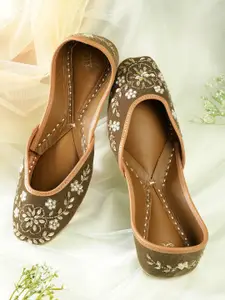 House of Pataudi Women Ethnic Embellished Mojaris