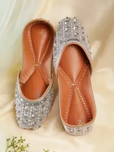 House of Pataudi Women Ethnic Embellished Mojaris