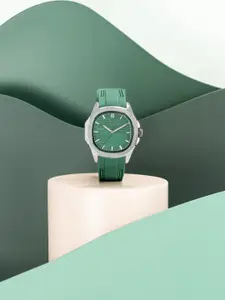 Sonata Men Dial & Leather Straps Analogue Watch SP70069SL02